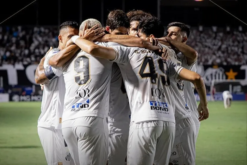 O Santos derrotou o Deportivo Cuenca pelo placar de 3 a 0, na noite desta terça-feira (26), na Vila Belmiro (Foto: Divulgação/SFC)