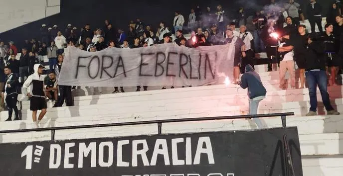 Torcida da Ponte Preta tem faixas de protesto confiscadas pela PM 3 Série B - 2026