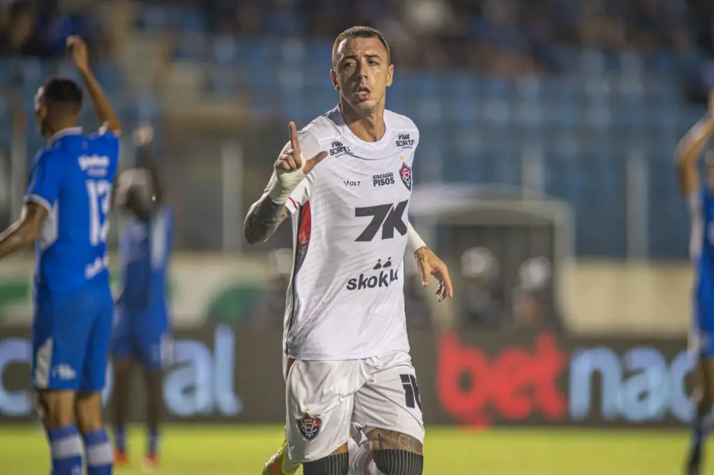 Sérgio Papellin confirma saída do atacante Renzo López do Vitória (Foto: Victor Ferreira/ECV)