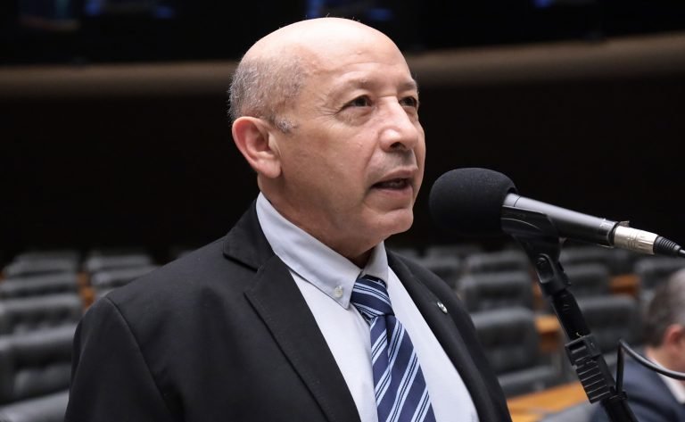 Discussão e votação do parecer do relator. Dep. Alfredinho (PT - SP)
