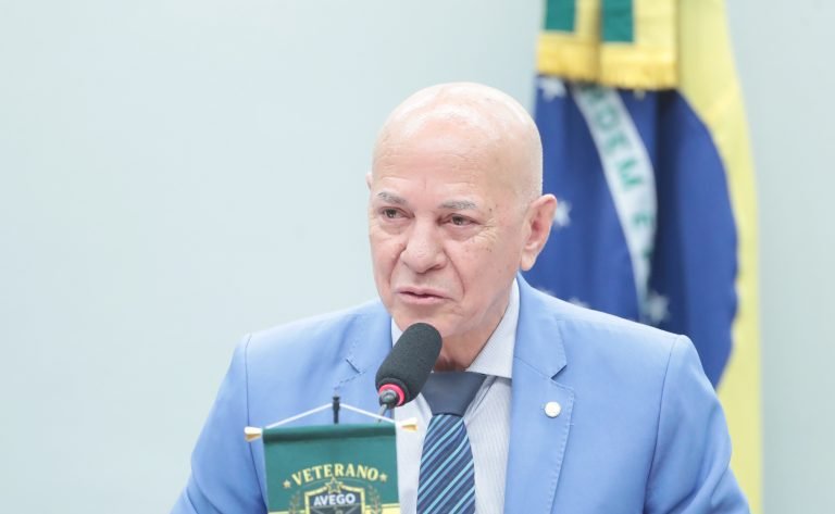 Deputado Professor Alcides (PSDB-GO) fala em evento na Câmara dos Deputados