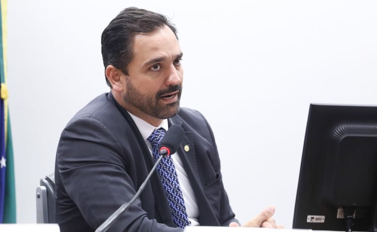 Deputado Diego Andrade (PSD-MG) fala em comissão da Câmara dos Deputados