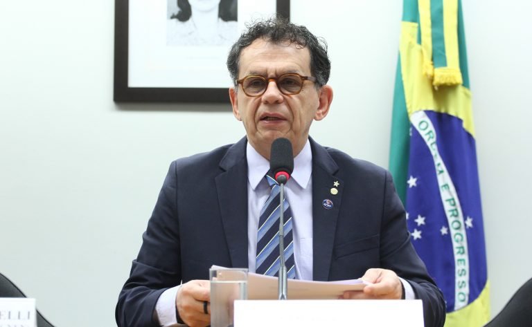 Deputado Reimont (PT-RJ) fala em comissão da Câmara dos Deputados