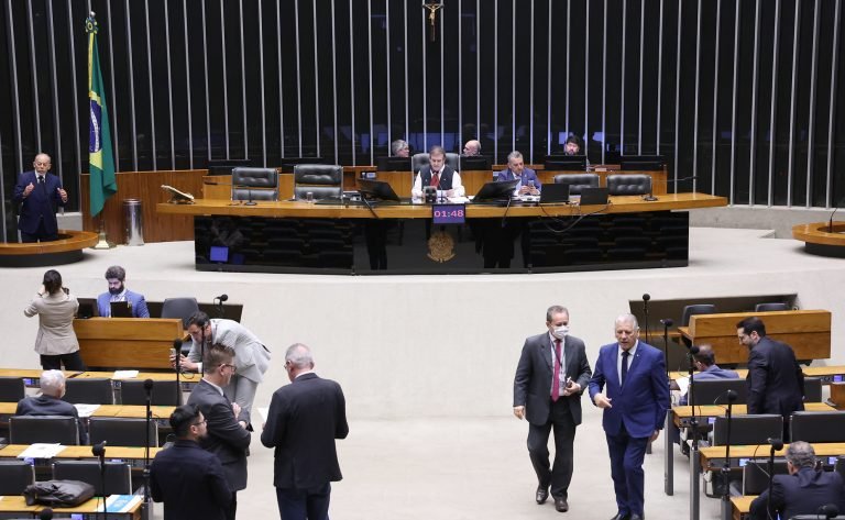 Discussão e votação de propostas legislativas