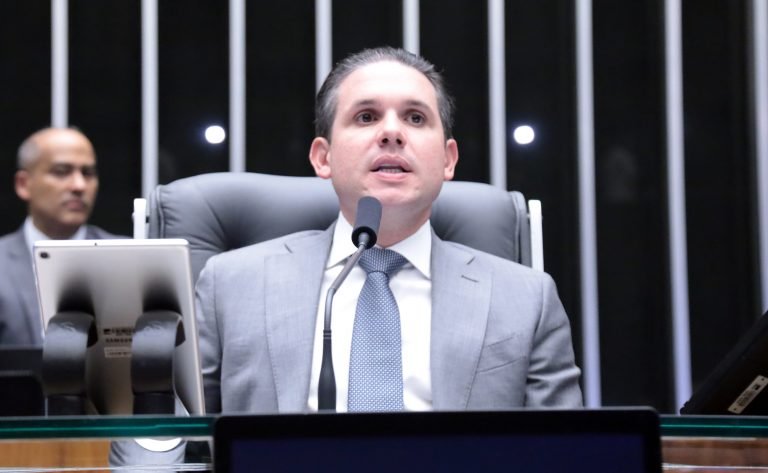 Motta preside sessão do plenário