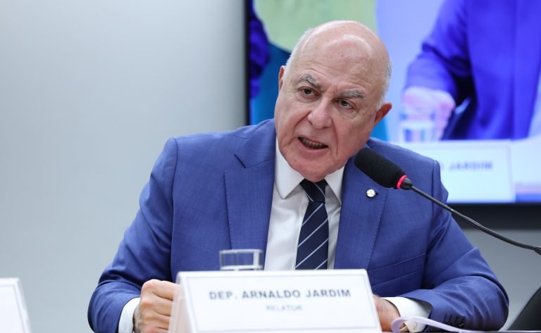 Discussão e votação do parecer do relator. Dep. Arnaldo Jardim (CIDADANIA-SP)