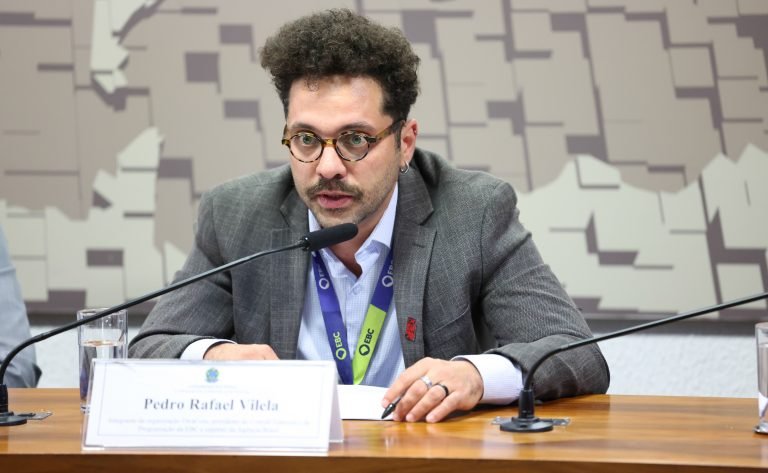 Audiência Pública - Segurança dos profissionais de Comunicação na cobertura das Eleições Gerais de 2026. Integrante da organização DiraCom, presidente do Comitê Editorial e de Programação da Empresa Brasil de Comunicação (EBC) e repórter da Agência Brasil, Pedro Rafael Vilela.