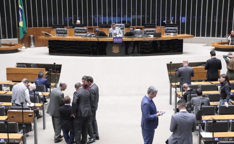 Discussão e votação de propostas legislativas