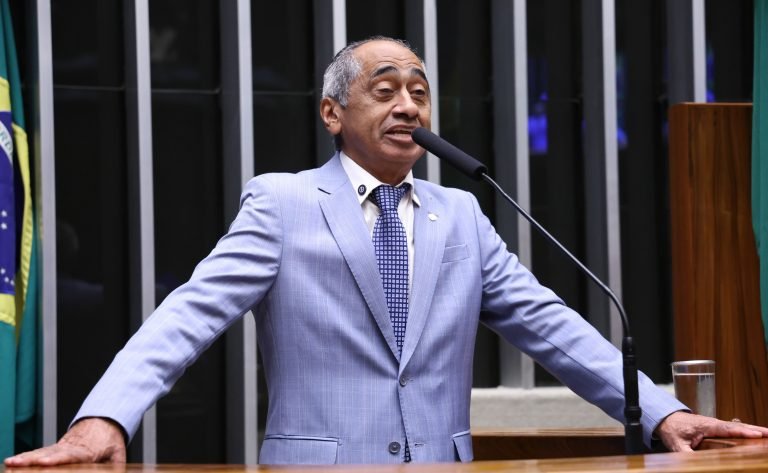 Outorga da Medalha do Mérito Evangélico. Dep. Raimundo Santos (PSD-PA)