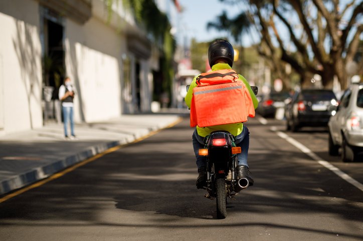 Trabalho - entregador de aplicativo - trabalhador de entrega por aplicativo - entrega e moto