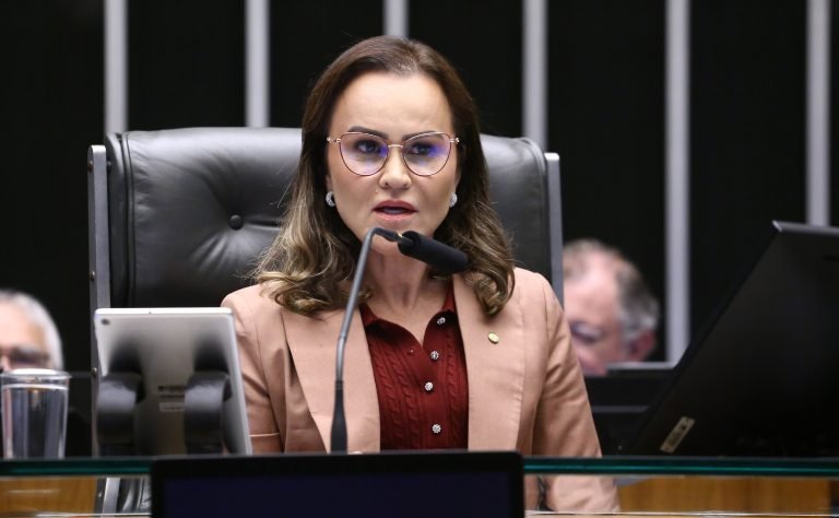Deputada Daniela do Waguinho (Republicanos-RJ), no Plenário da Câmara dos Deputados