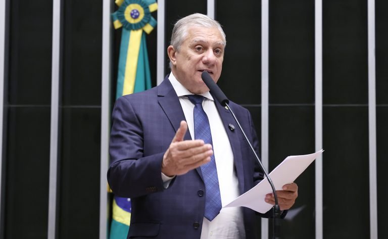 Deputado José Airton Félix Cirilo (PT-CE) fala no Plenário da Câmara dos Deputados