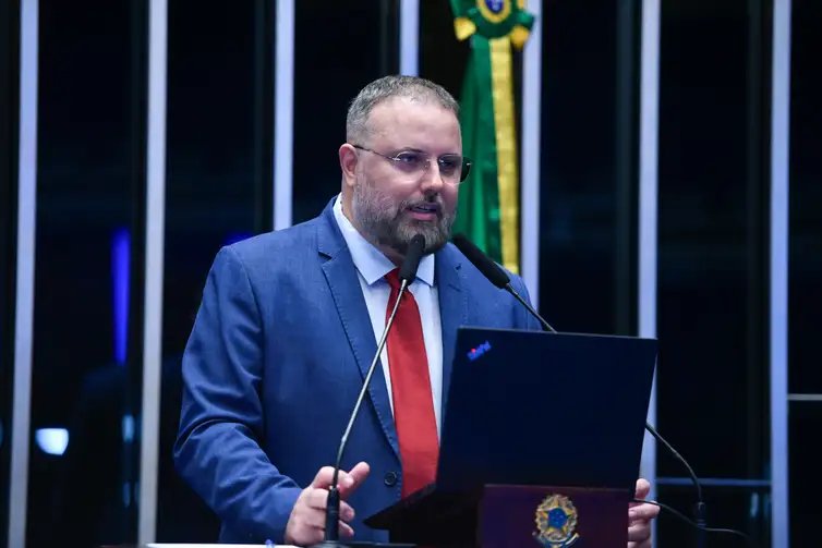 Plenário do Senado Federal durante sessão temática para debater o Plano Nacional de Educação (PNE), documento que determina diretrizes, metas e estratégias para a política educacional no país. 

Em discurso, à tribuna, membro do Comitê Diretivo da Campanha Nacional pelo Direito à Educação, Daniel Cara.

Foto: Edilson Rodrigues/Agência Senado