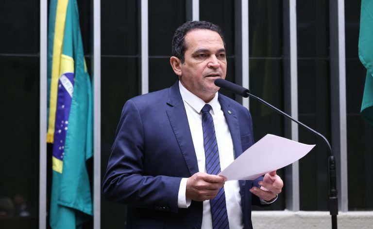 Discussão e votação de propostas legislativas. Dep. Paulo Lemos (PSOL - AP)