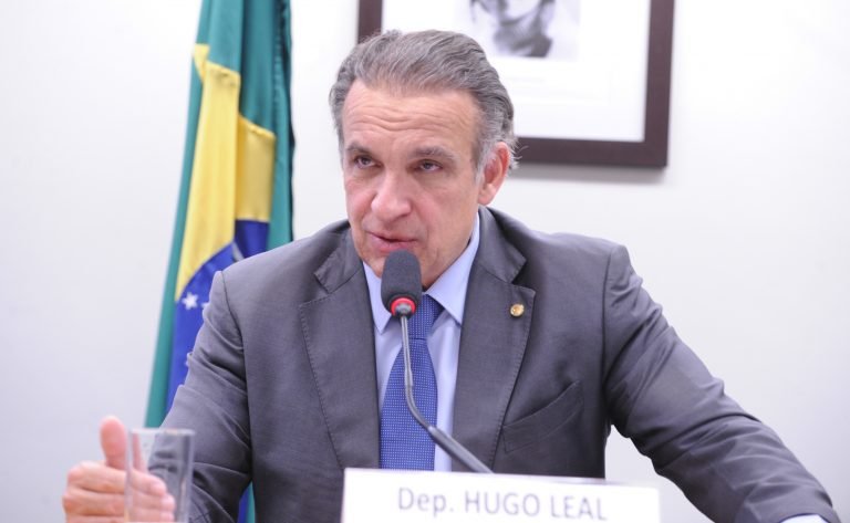Deputado Hugo Leal (PSD-RJ) fala em comissão da Câmara dos Deputados
