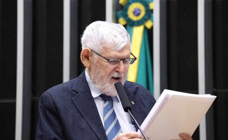 Deputado Luiz Couto (PT-PB) fala no Plenário da Câmara dos Deputados
