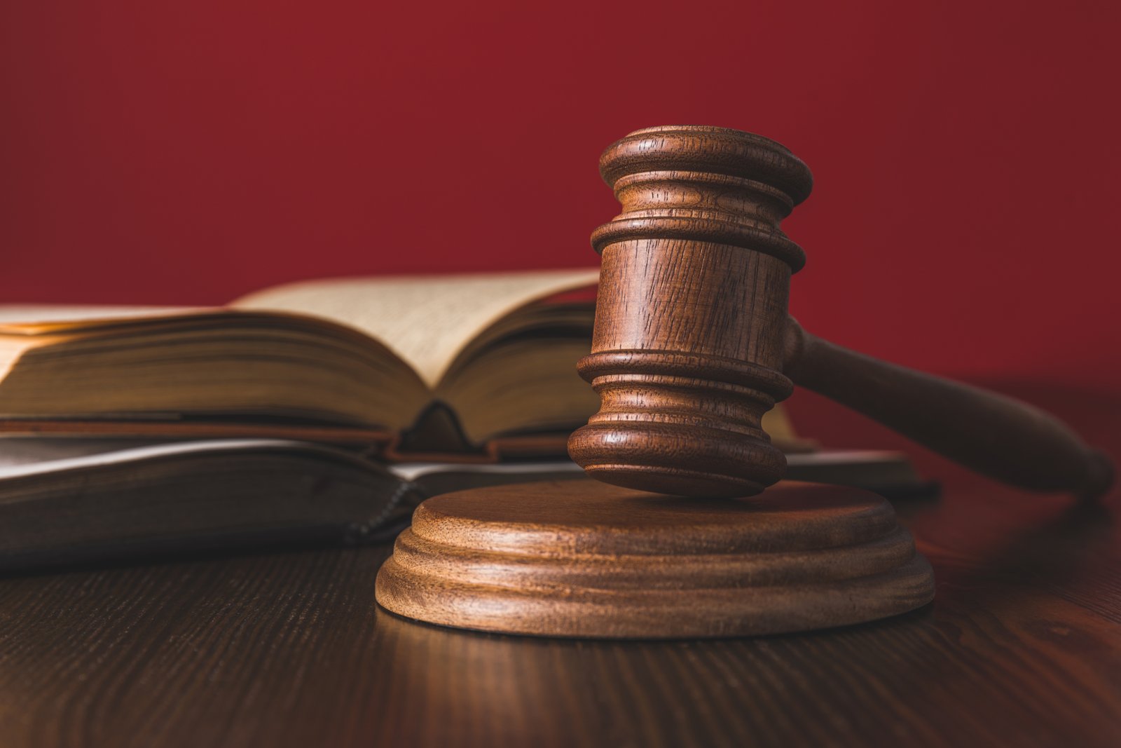 Direito e Justiça - Geral - Direito - Justiça - Juiz - juizado - julgamento - condenação - prisão - sentença - símbolos da justiça - Judiciário