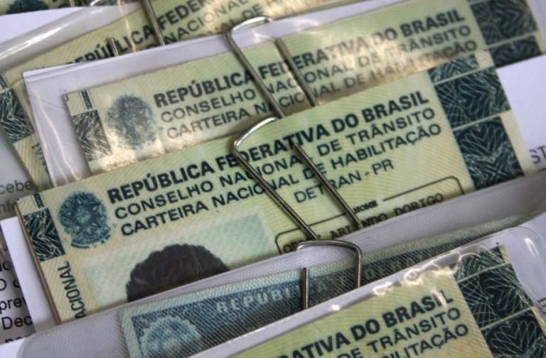 Transporte - geral - carteira de habilitação motorista cnh documento Detran